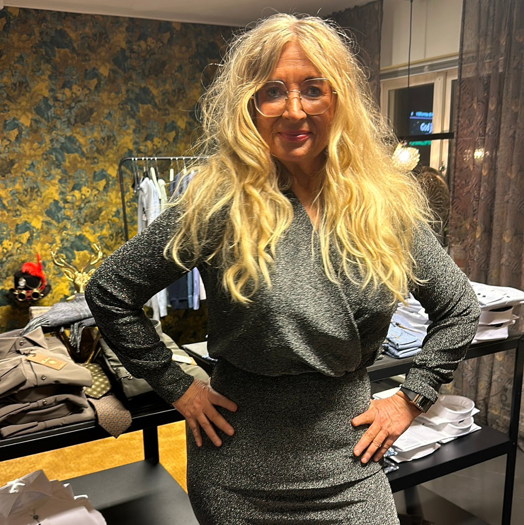 Glittrig klänning
